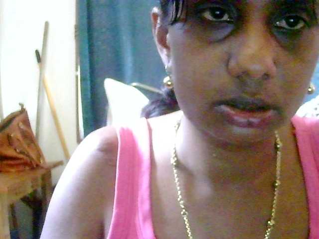 Anshia BongaCams Model