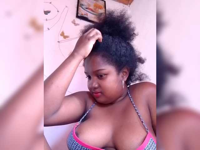 Ezrahsexy BongaCams Model