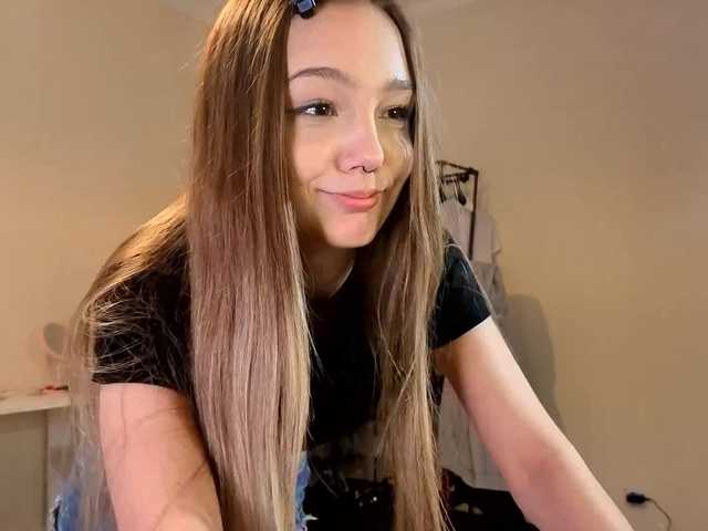 HoneyComfya BongaCams Model