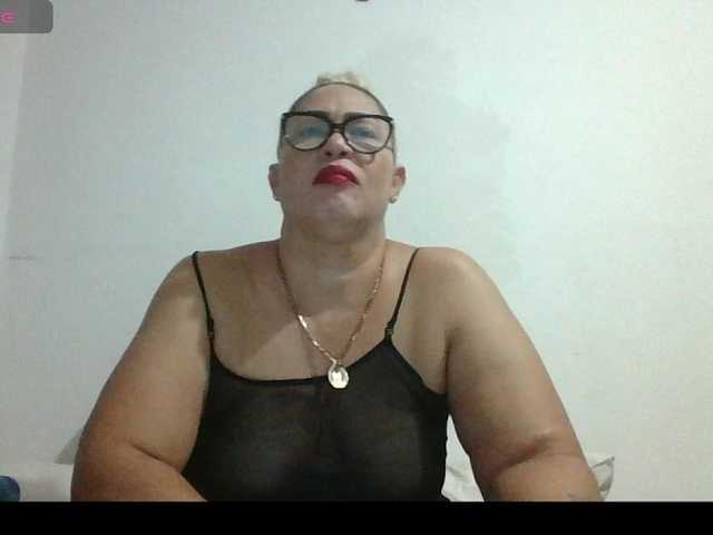 Hotmommyxxx BongaCams Model