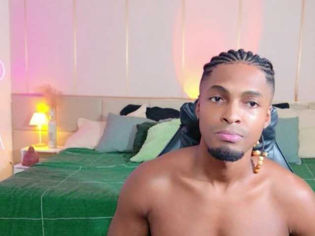 MichaelMorothop BongaCams Model