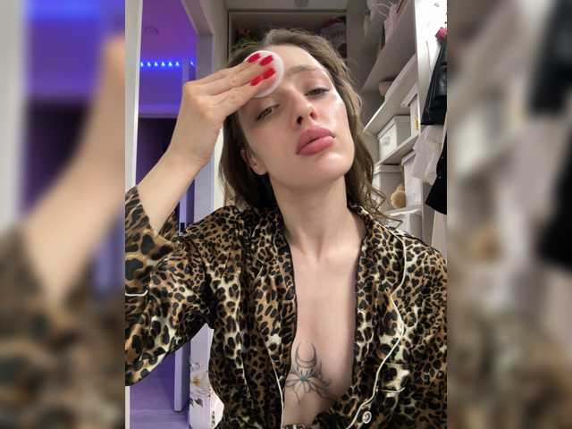 MilaLuxury BongaCams Model