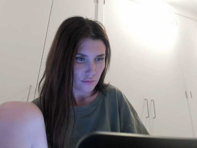 ZoiKissy BongaCams Model