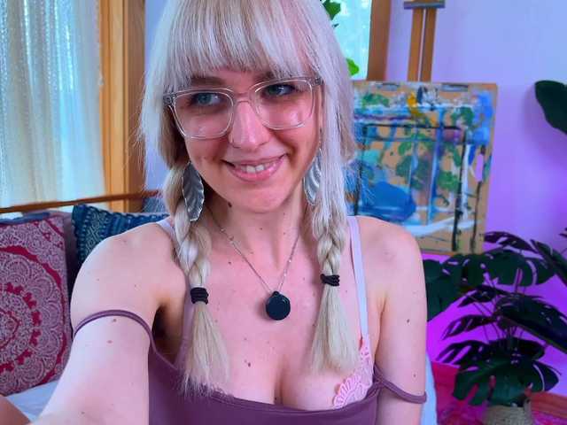 allyelliot BongaCams Model