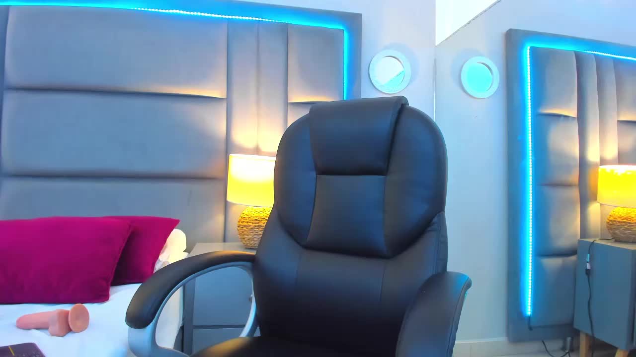 EllaEvanz Cams.com Model