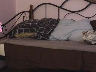 bell-menis CamSoda Model