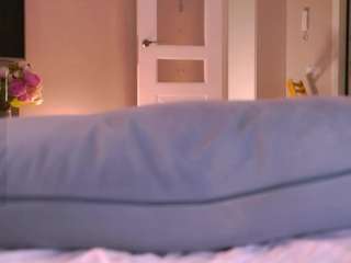 blue-bow CamSoda Model