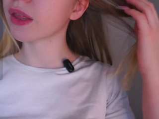 elenevess CamSoda Model