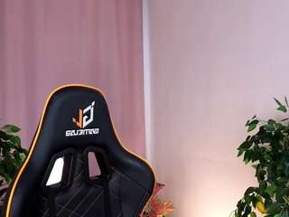 erika-bloom CamSoda Model