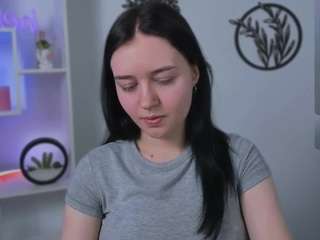 flora-nyx CamSoda Model