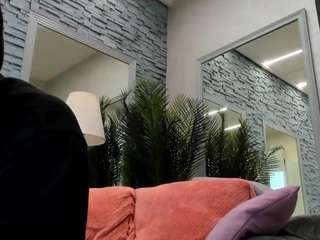 reina-cummingss CamSoda Model