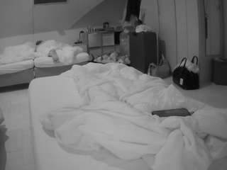 voyeurcam-julmodels-bed-1 CamSoda Model