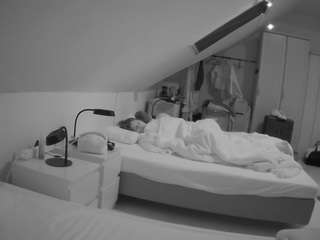 voyeurcam-julmodels-bed-4 CamSoda Model