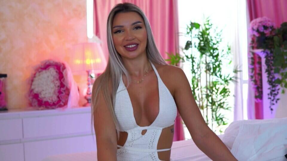 Nicolle_Blake ePlay Model