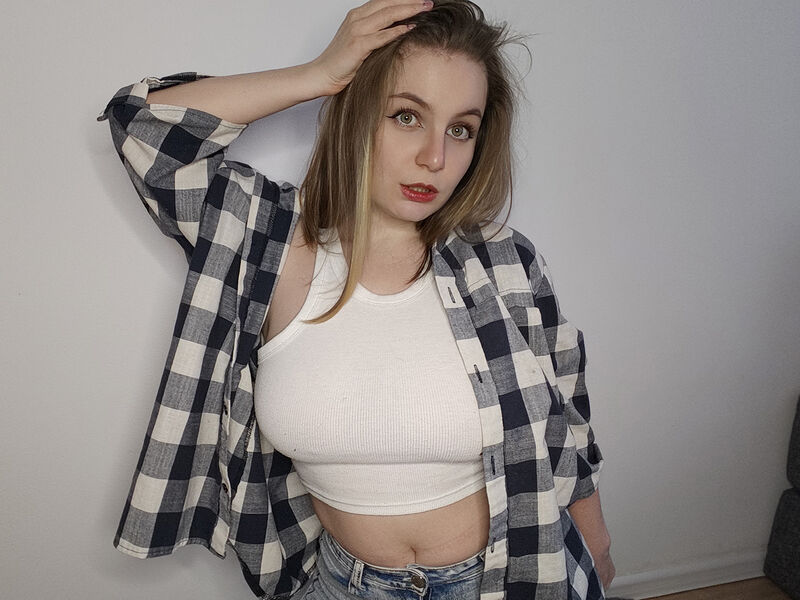 LinaMillls LiveJasmin Model