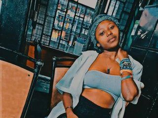 Last screenshot of petite_finee's Show