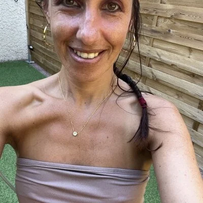 -Lou_ Stripchat Model