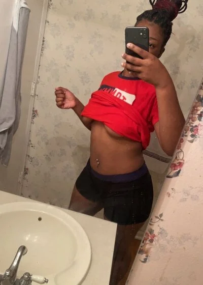 Bigbootylavishh Stripchat Model