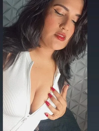 Curvy_Sarah_ Stripchat Model