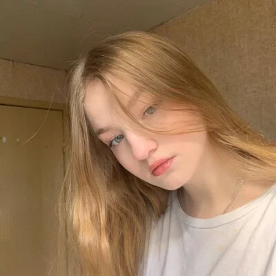 DreamyGleam Stripchat Model