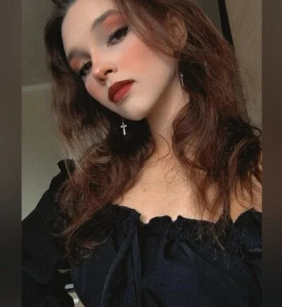 ElvaMell Stripchat Model