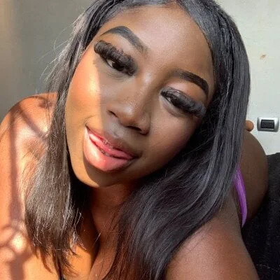 EmaaaBrown_ Stripchat Model