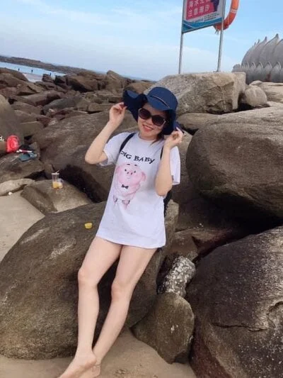 Emily_9xx Stripchat Model