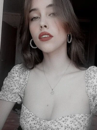 FannyHewson Stripchat Model