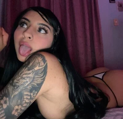 Hilary_pinkk Stripchat Model