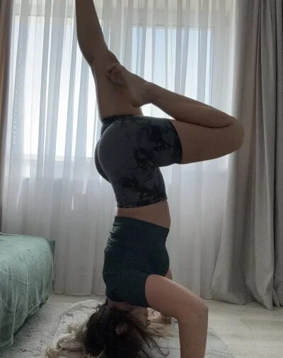 HotXMom Stripchat Model