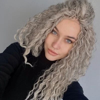 KikiWatson Stripchat Model