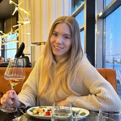 KinsleyHottie Stripchat Model