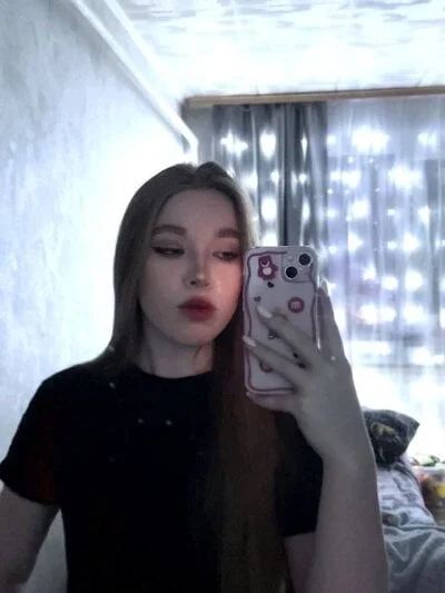 LavetaShiroma Stripchat Model