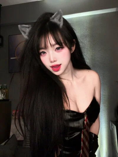 LovelyXiaoYi on Stripchat