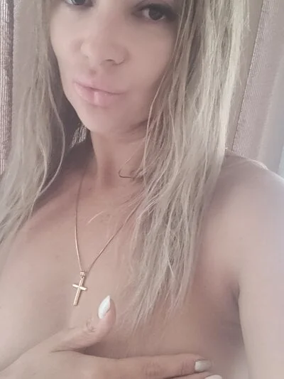 LunaBellucci Stripchat Model