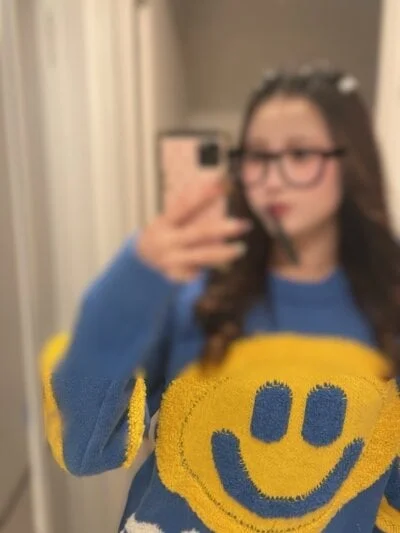 MOEMOE-Q Stripchat Model