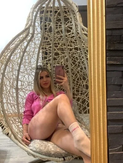 Megan_Ros Stripchat Model