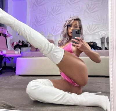 NyrobiNova Stripchat Model