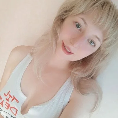 RonnieKiss Stripchat Model