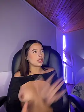 Sofia18_pinkk Stripchat Model