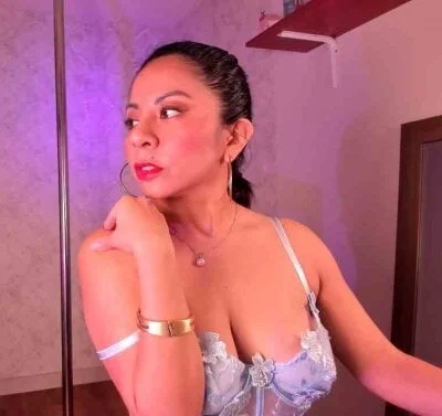 Sumaq_moon Stripchat Model