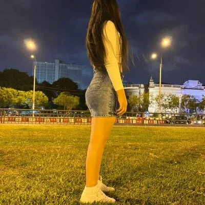 Velyn_18 Stripchat Model