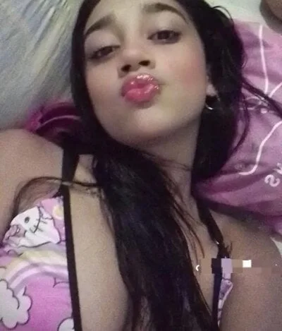 Zoe_Sweett18 Stripchat Model