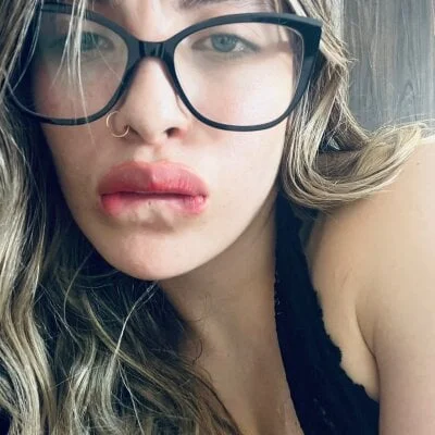 anyi-luxry Stripchat Model