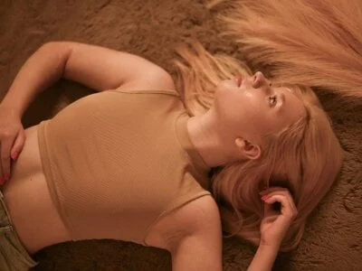 charm_adel Stripchat Model