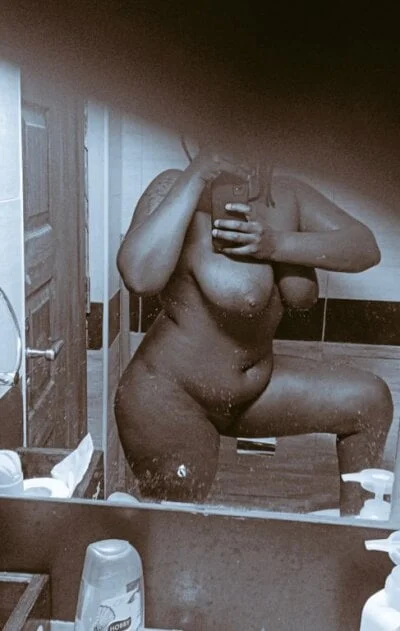 ebony-melly Stripchat Model