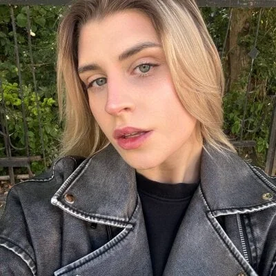 heartseduction Stripchat Model