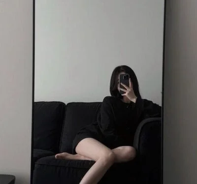 lucy2027 Stripchat Model