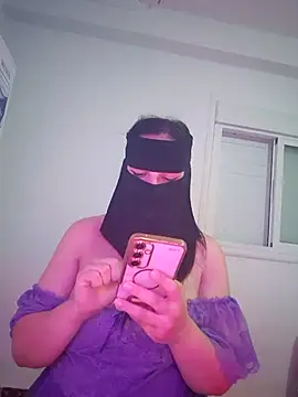 om_tiz Stripchat Model