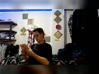 LucianoZ Xlovecam Model